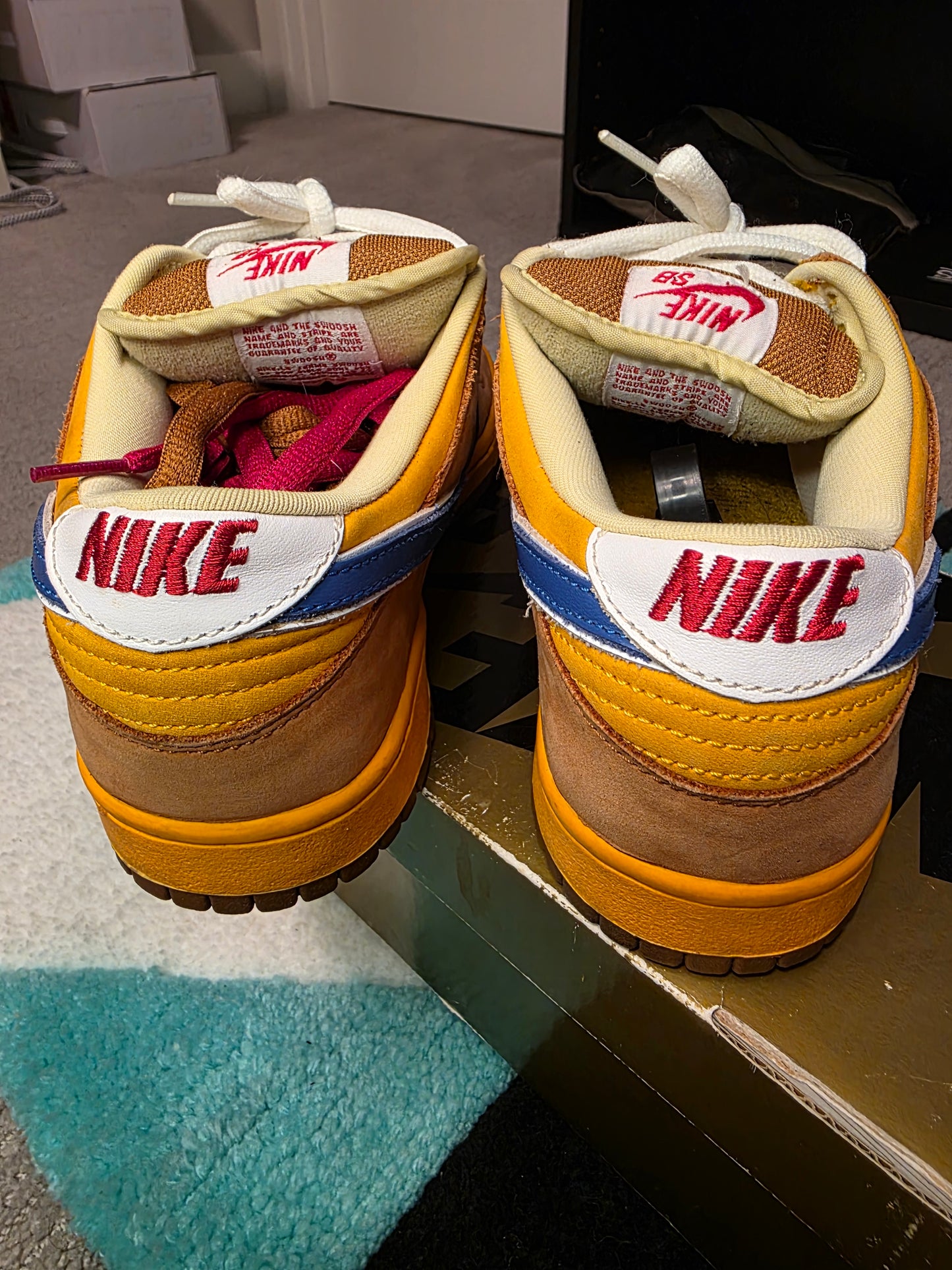 Nike SB Dunk Low Newcastle Brown Ale