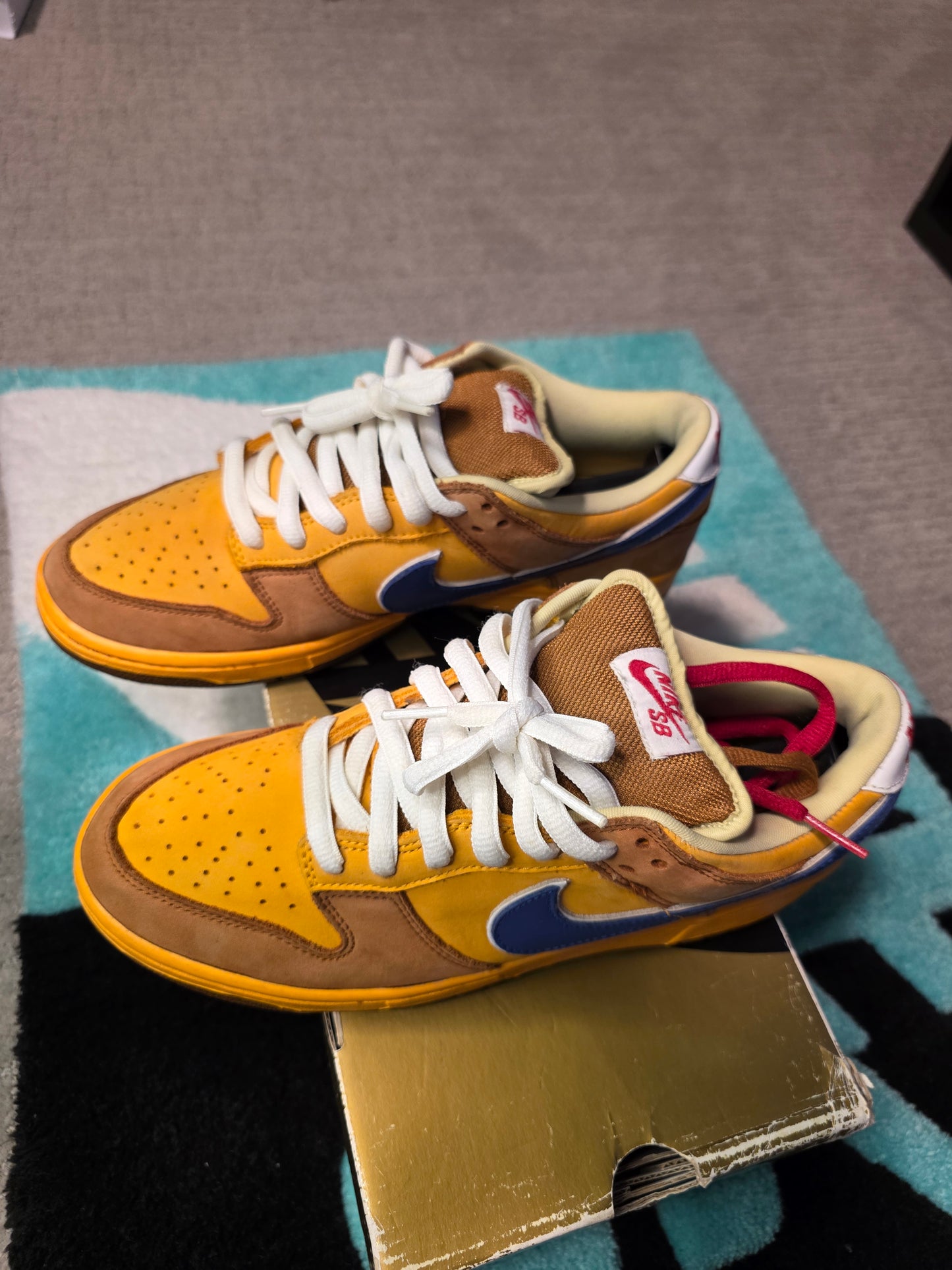 Nike SB Dunk Low Newcastle Brown Ale