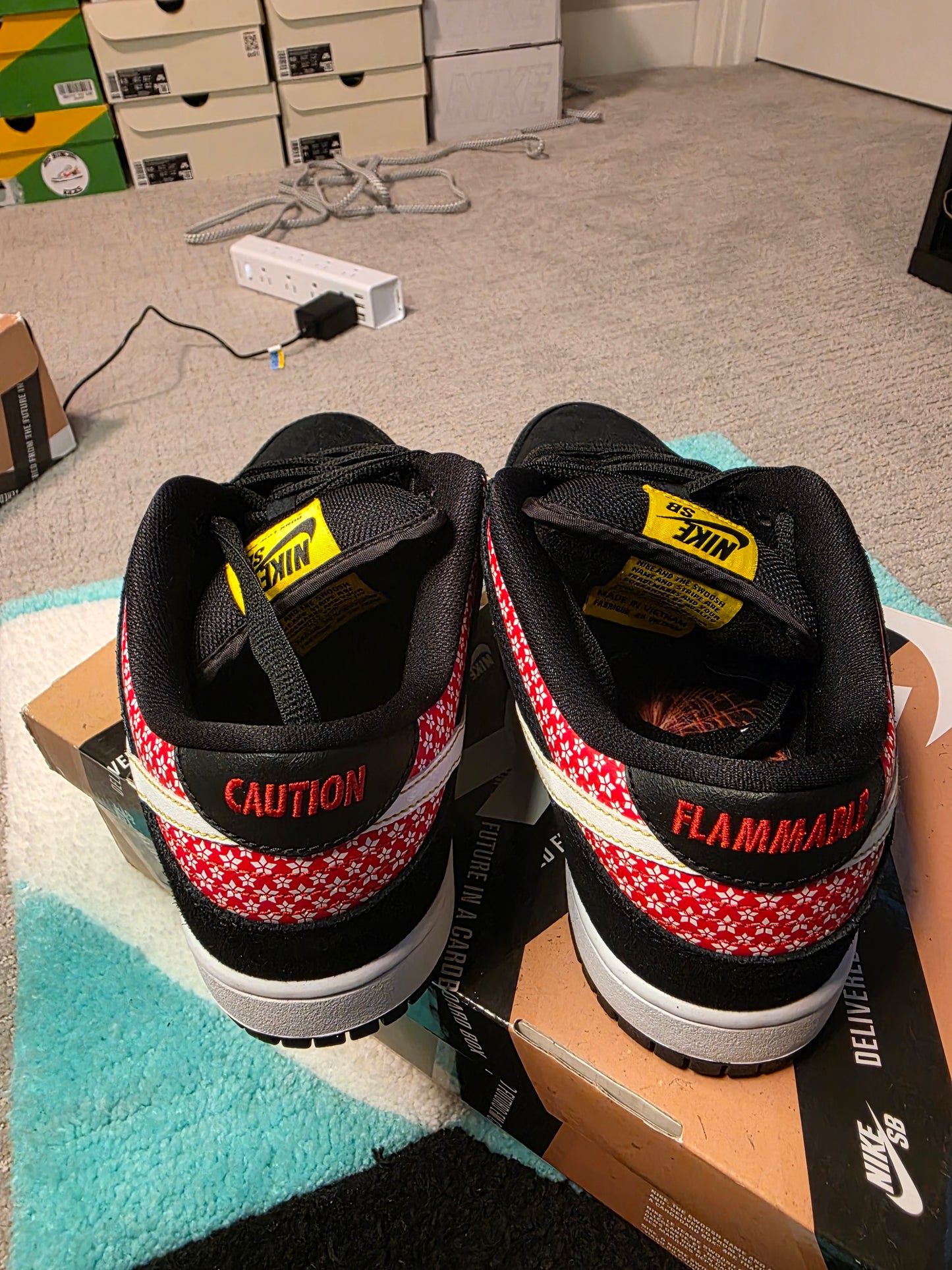 Nike SB Dunk Low Firecracker