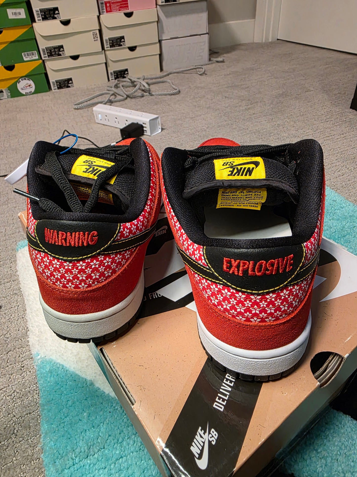 Nike SB Dunk Low Red Firecracker